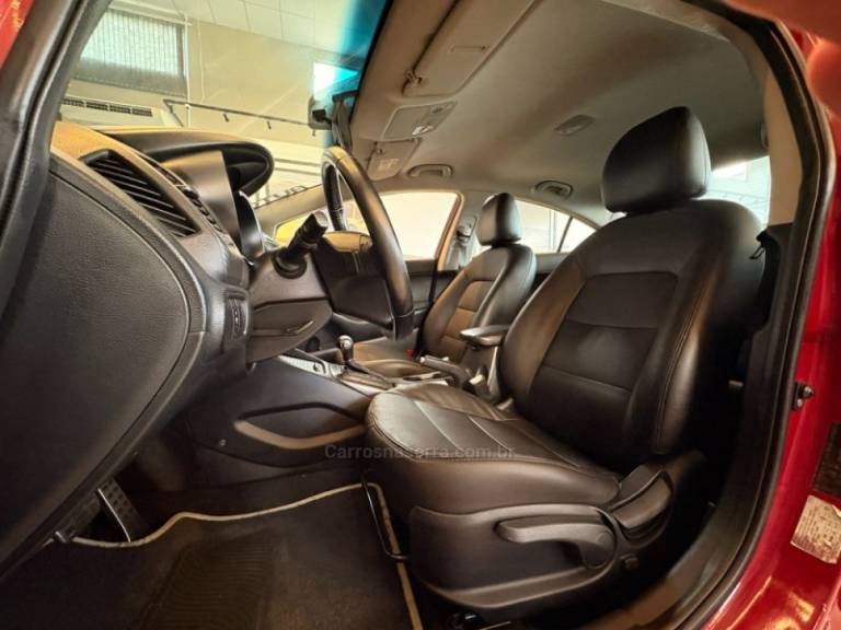 KIA MOTORS - CERATO - 2014/2014 - Vermelha - R$ 64.900,00