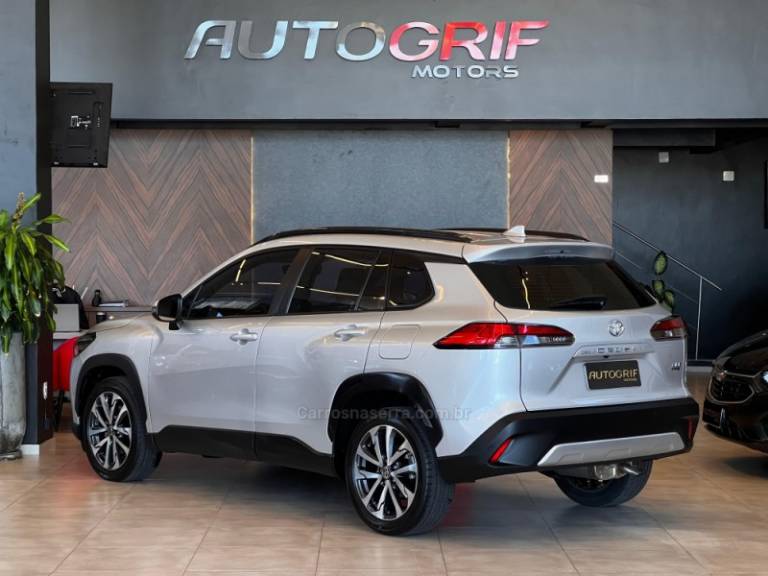 TOYOTA - COROLLA - 2021/2022 - Prata - R$ 138.900,00