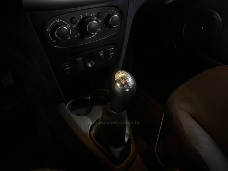 RENAULT - SANDERO - 2016/2017 - Vermelha - R$ 46.900,00