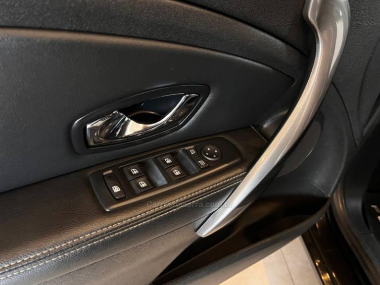 RENAULT - FLUENCE - 2017/2018 - Preta - R$ 61.900,00