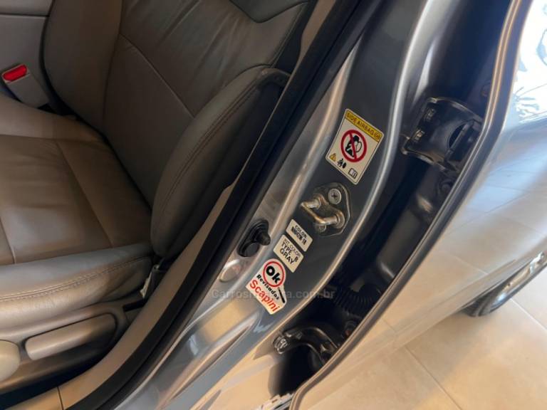 HONDA - CIVIC - 2013/2014 - Prata - R$ 79.900,00