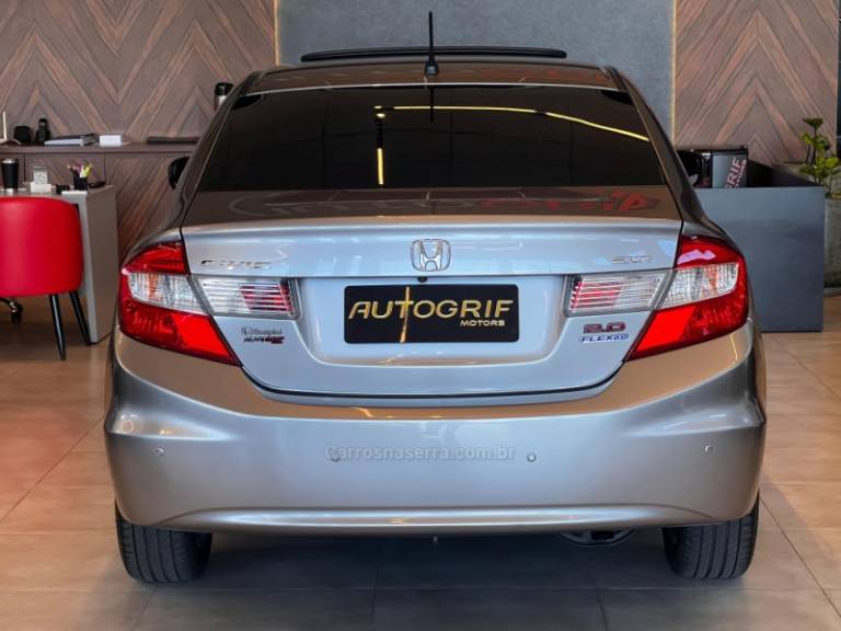 HONDA - CIVIC - 2013/2014 - Prata - R$ 79.900,00