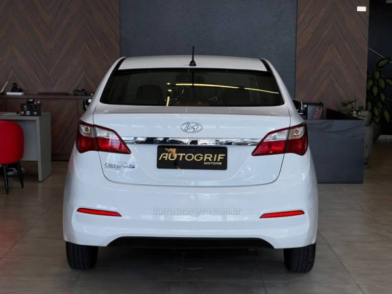 HYUNDAI - HB20S - 2018/2019 - Branca - R$ 55.900,00