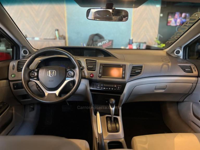 HONDA - CIVIC - 2013/2014 - Prata - R$ 79.900,00
