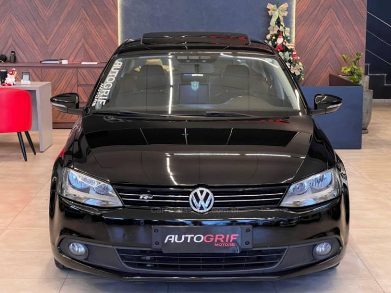 VOLKSWAGEN - JETTA - 2012/2013 - Preta - R$ 68.900,00