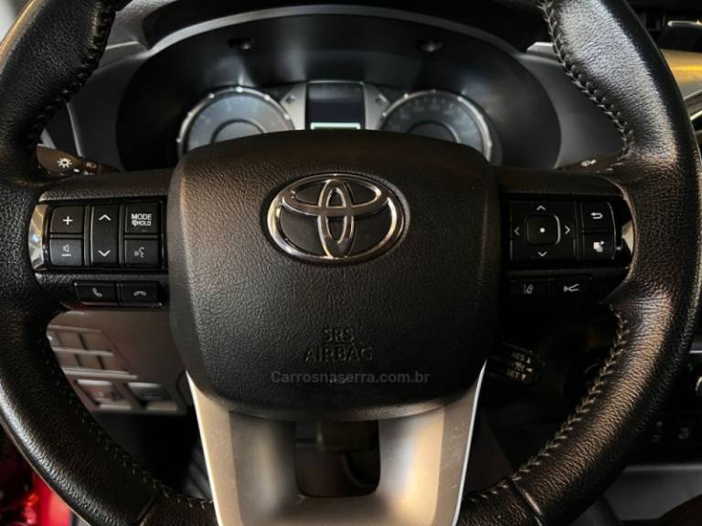 TOYOTA - HILUX - 2021/2021 - Vermelha - R$ 244.900,00