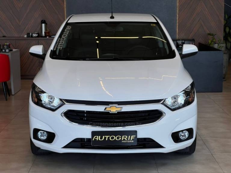 CHEVROLET - ONIX - 2018/2019 - Branca - R$ 62.900,00