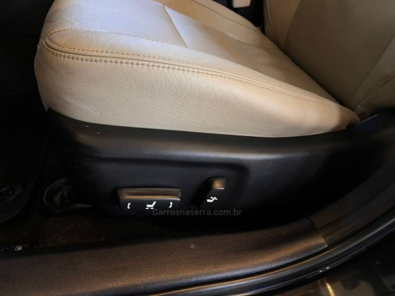 TOYOTA - COROLLA - 2015/2015 - Preta - R$ 87.900,00