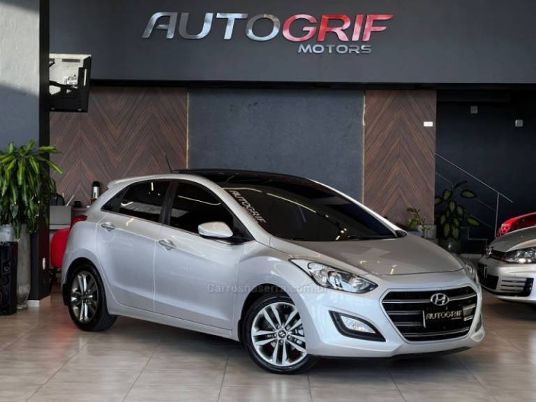 HYUNDAI - I30 - 2015/2016 - Prata - R$ 84.900,00