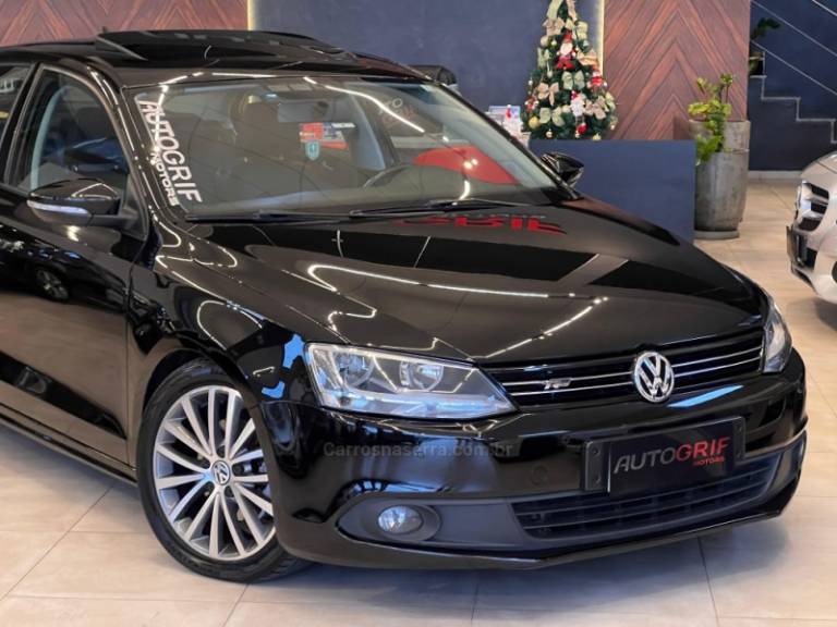 VOLKSWAGEN - JETTA - 2012/2013 - Preta - R$ 68.900,00