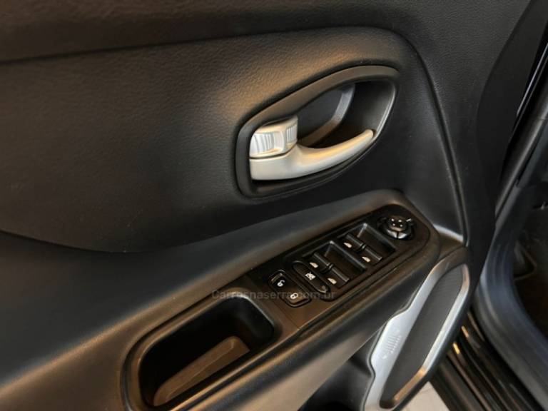 JEEP - RENEGADE - 2022/2022 - Preta - R$ 103.900,00