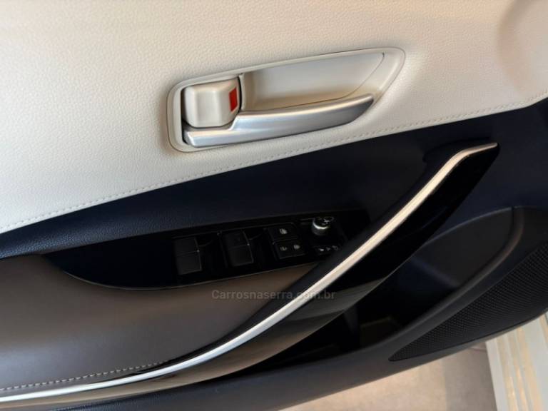TOYOTA - COROLLA - 2020/2020 - Branca - R$ 131.900,00