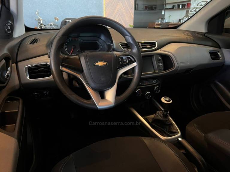 CHEVROLET - ONIX - 2018/2019 - Branca - R$ 62.900,00