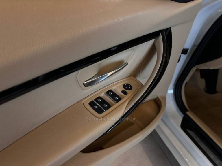 BMW - 320I - 2017/2018 - Branca - R$ 129.900,00