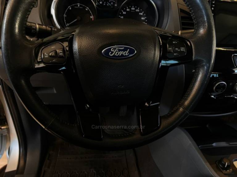 FORD - RANGER - 2015/2015 - Prata - R$ 118.900,00