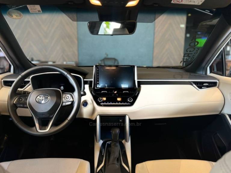 TOYOTA - COROLLA - 2022/2023 - Branca - R$ 165.900,00