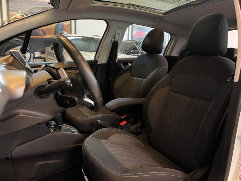 PEUGEOT - 208 - 2016/2017 - Branca - R$ 58.900,00