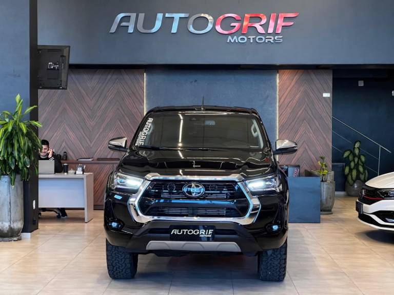TOYOTA - HILUX - 2021/2021 - Preta - R$ 239.900,00