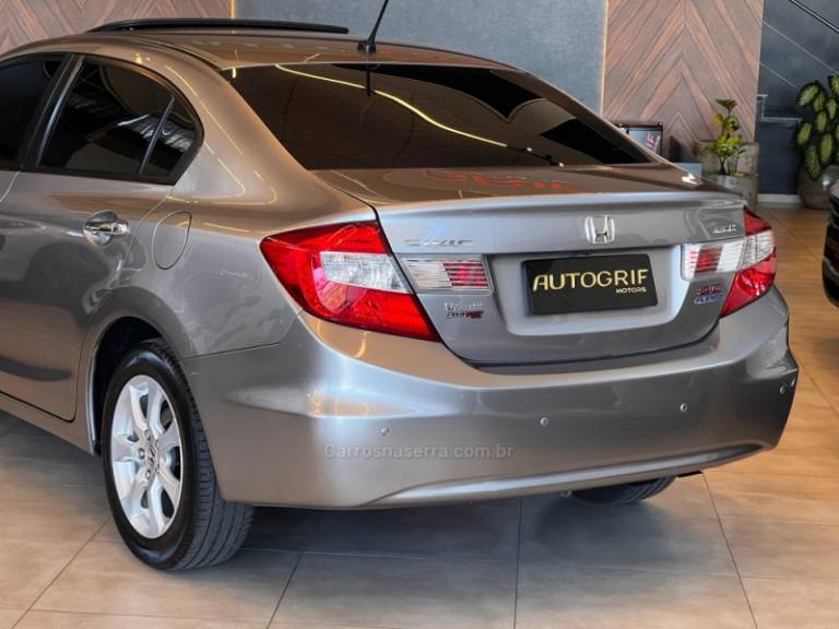 HONDA - CIVIC - 2013/2014 - Prata - R$ 79.900,00