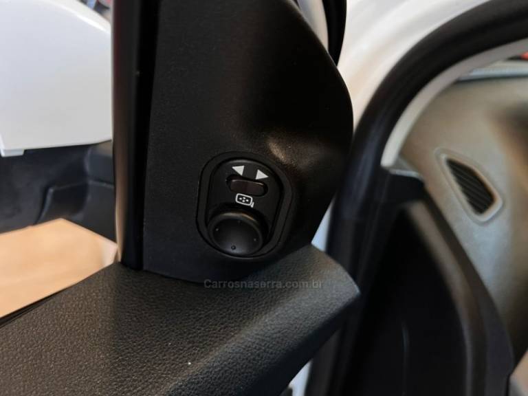 CHEVROLET - ONIX - 2018/2019 - Branca - R$ 62.900,00