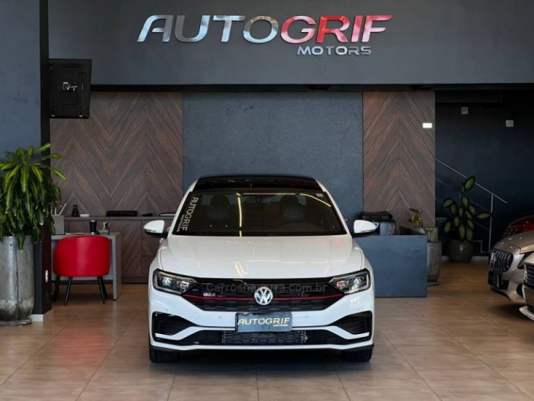 VOLKSWAGEN - JETTA - 2019/2020 - Branca - R$ 164.900,00