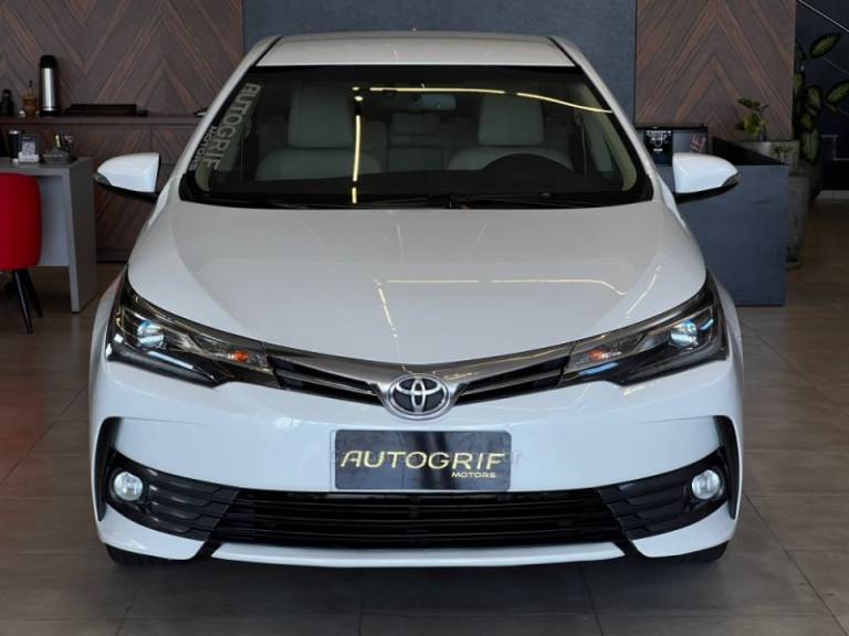 TOYOTA - COROLLA - 2018/2018 - Branca - R$ 108.900,00