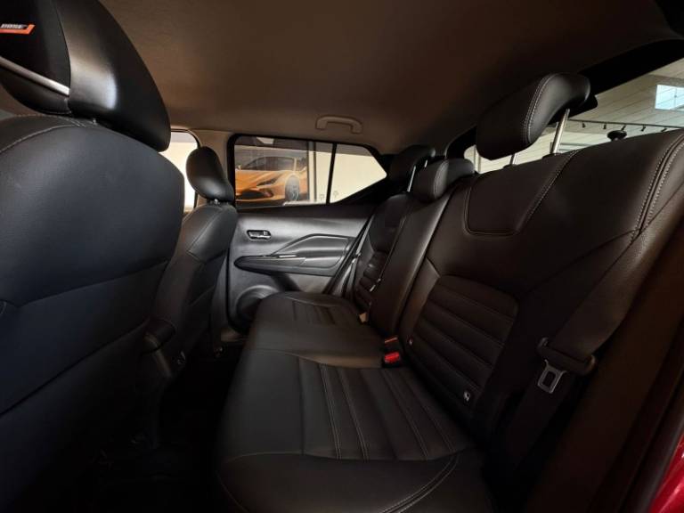 NISSAN - KICKS - 2023/2024 - Vermelha - R$ 119.900,00