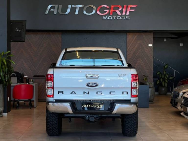 FORD - RANGER - 2015/2015 - Prata - R$ 118.900,00