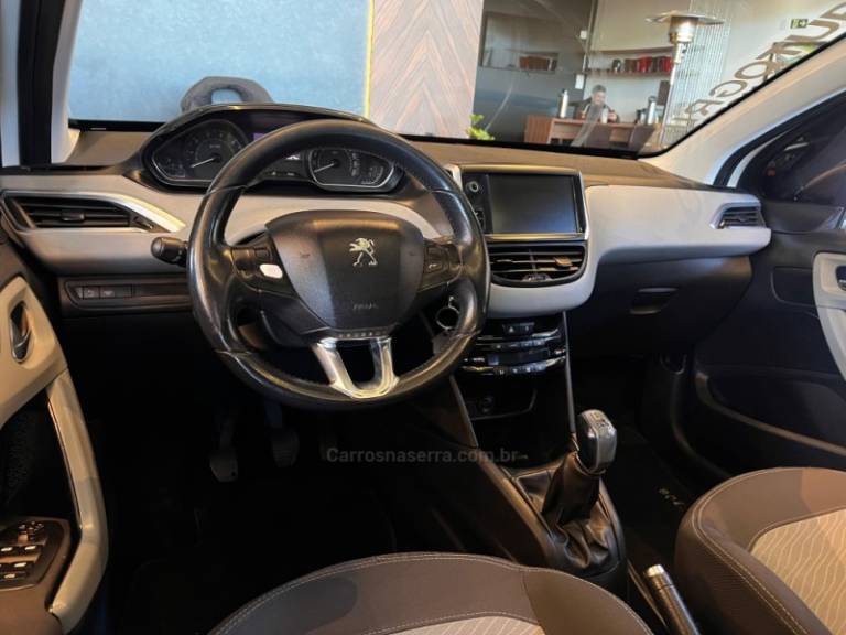 PEUGEOT - 208 - 2015/2016 - Branca - R$ 43.900,00