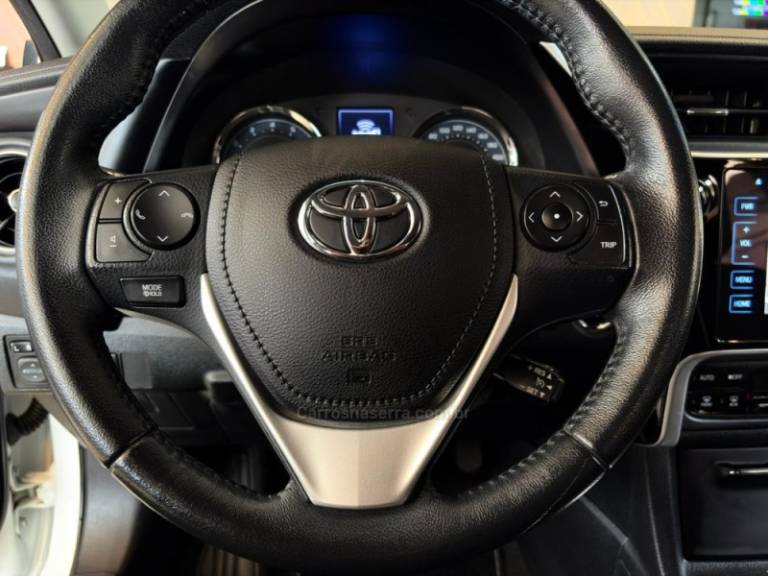 TOYOTA - COROLLA - 2019/2019 - Branca - R$ 105.900,00