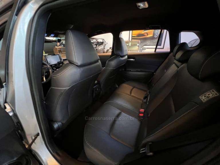 TOYOTA - COROLLA - 2021/2022 - Prata - R$ 138.900,00