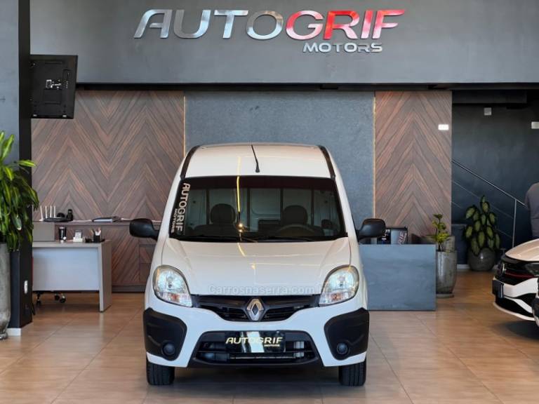 RENAULT - KANGOO - 2015/2016 - Branca - R$ 47.900,00