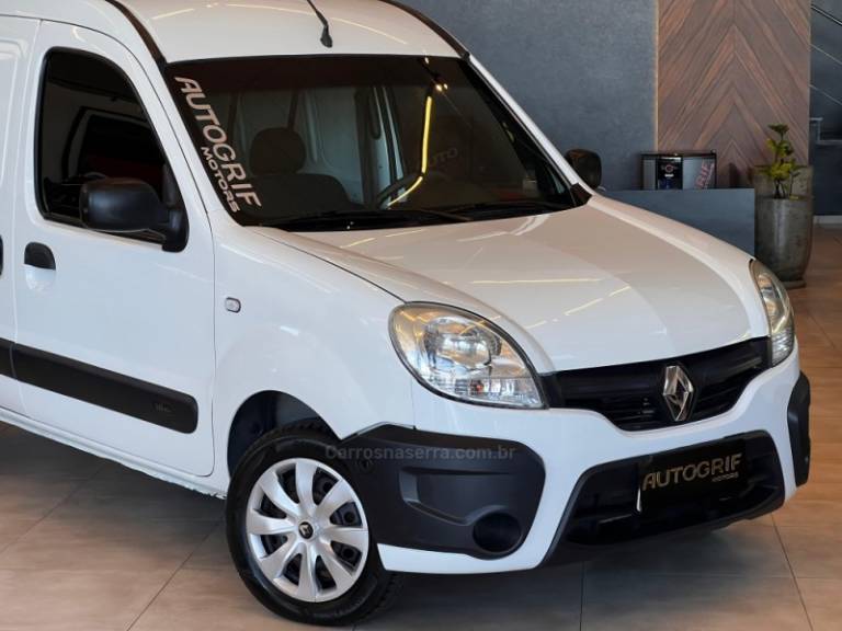 RENAULT - KANGOO - 2015/2016 - Branca - R$ 47.900,00