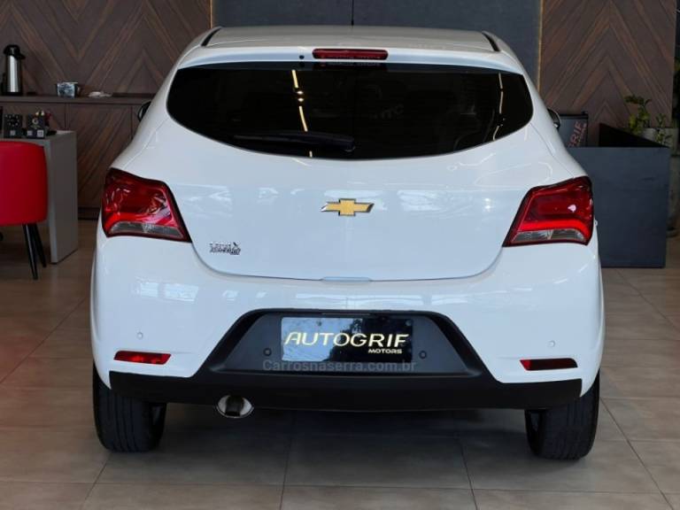 CHEVROLET - ONIX - 2018/2019 - Branca - R$ 62.900,00