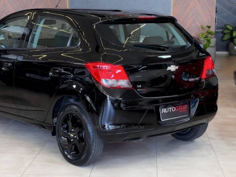 CHEVROLET - ONIX - 2016/2016 - Preta - R$ 56.900,00