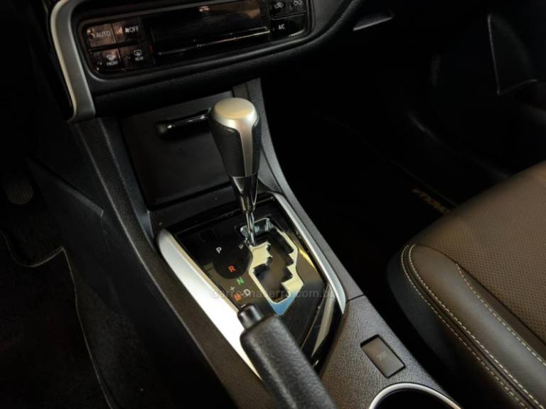 TOYOTA - COROLLA - 2019/2019 - Branca - R$ 105.900,00