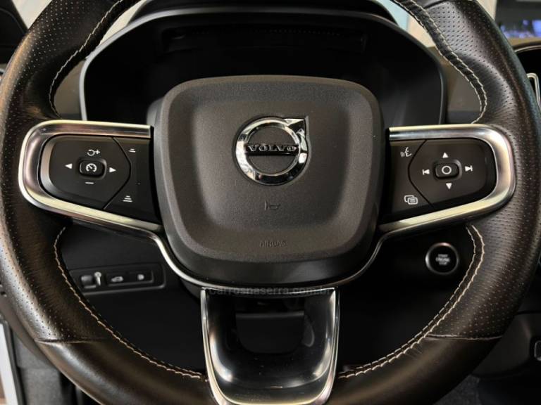 VOLVO - XC 40 - 2021/2021 - Cinza - R$ 195.900,00