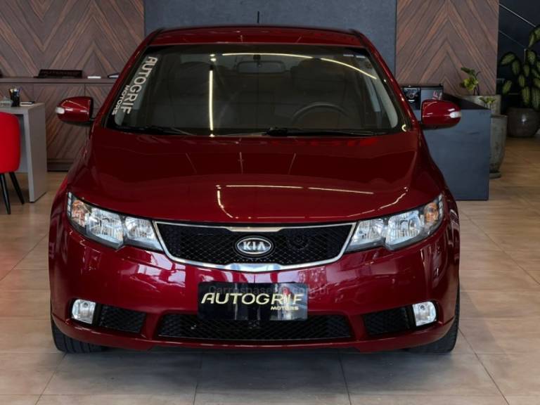 KIA MOTORS - CERATO - 2010/2011 - Vinho - R$ 44.900,00