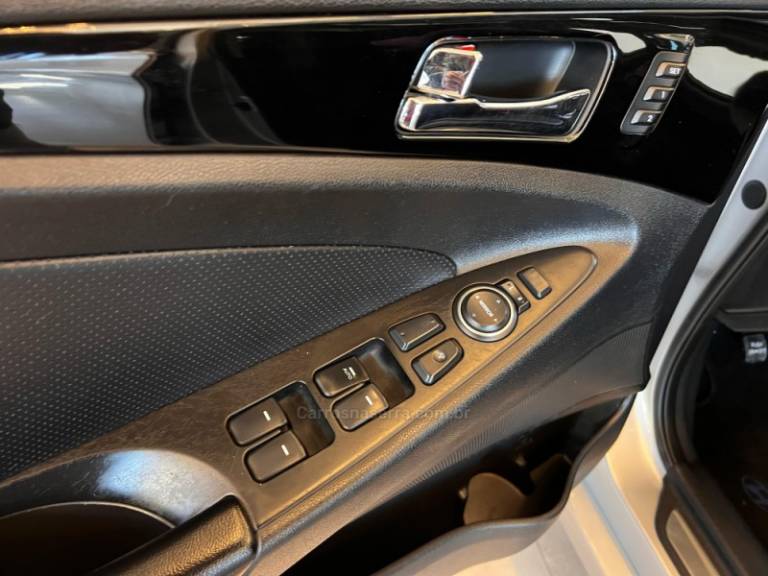 HYUNDAI - SONATA - 2012/2012 - Prata - R$ 68.900,00