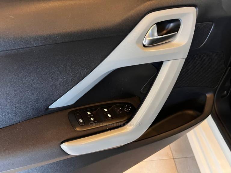 PEUGEOT - 208 - 2015/2016 - Branca - R$ 43.900,00