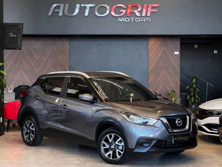 NISSAN - KICKS - 2018/2019 - Cinza - R$ 82.900,00