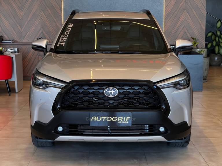 TOYOTA - COROLLA - 2021/2022 - Prata - R$ 138.900,00