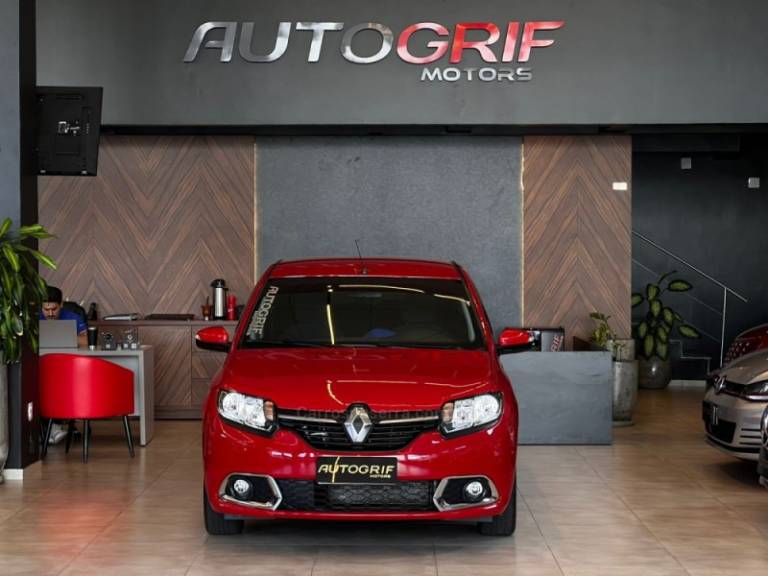 RENAULT - SANDERO - 2016/2017 - Vermelha - R$ 46.900,00