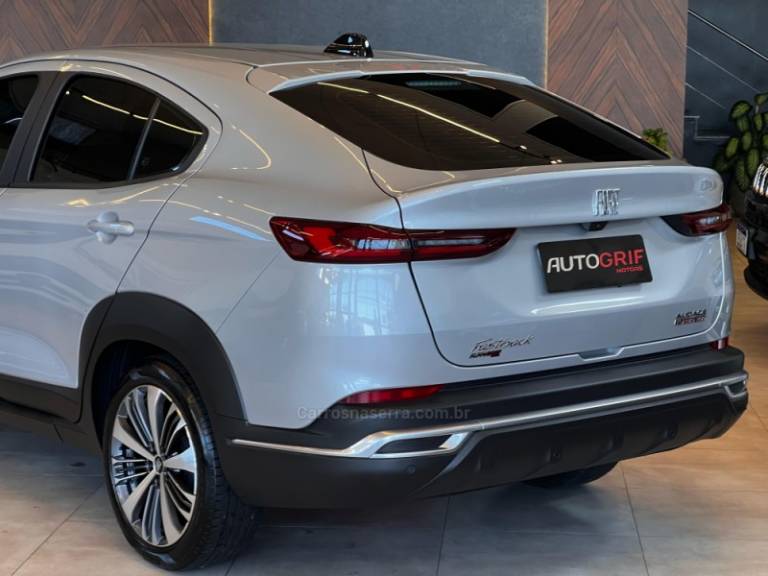 FIAT - FASTBACK - 2023/2024 - Prata - R$ 118.900,00