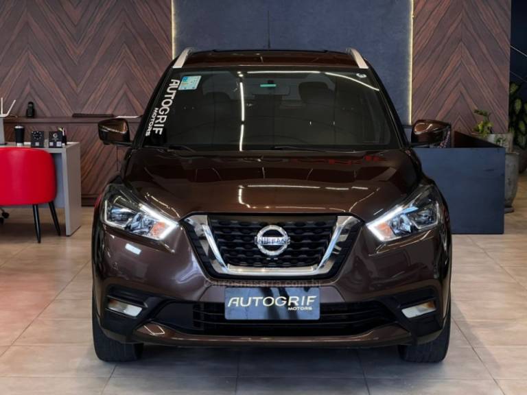 NISSAN - KICKS - 2020/2021 - Marrom - R$ 97.900,00