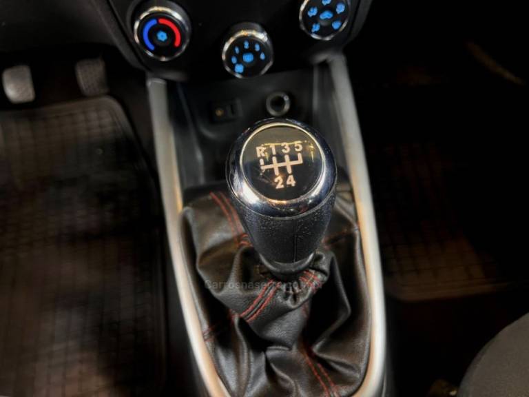 CHEVROLET - ONIX - 2016/2016 - Preta - R$ 56.900,00