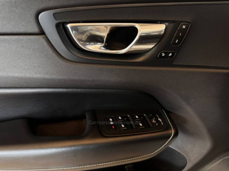 VOLVO - XC60 - 2018/2018 - Branca - R$ 159.900,00