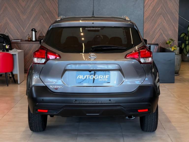 NISSAN - KICKS - 2018/2019 - Cinza - R$ 82.900,00