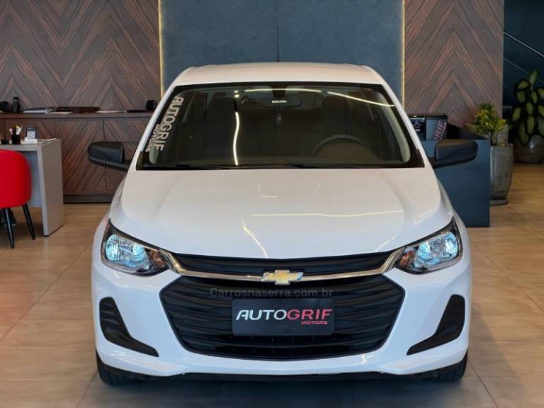 CHEVROLET - ONIX - 2021/2022 - Branca - R$ 69.900,00