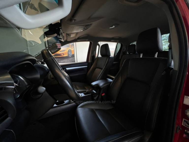 TOYOTA - HILUX - 2021/2021 - Vermelha - R$ 244.900,00